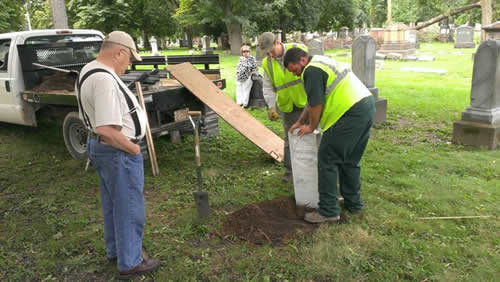 Setting Schietinger headstone